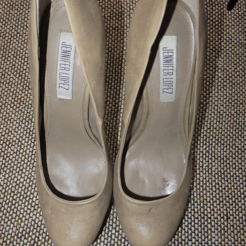 Jennifer Lopez Leather Pumps